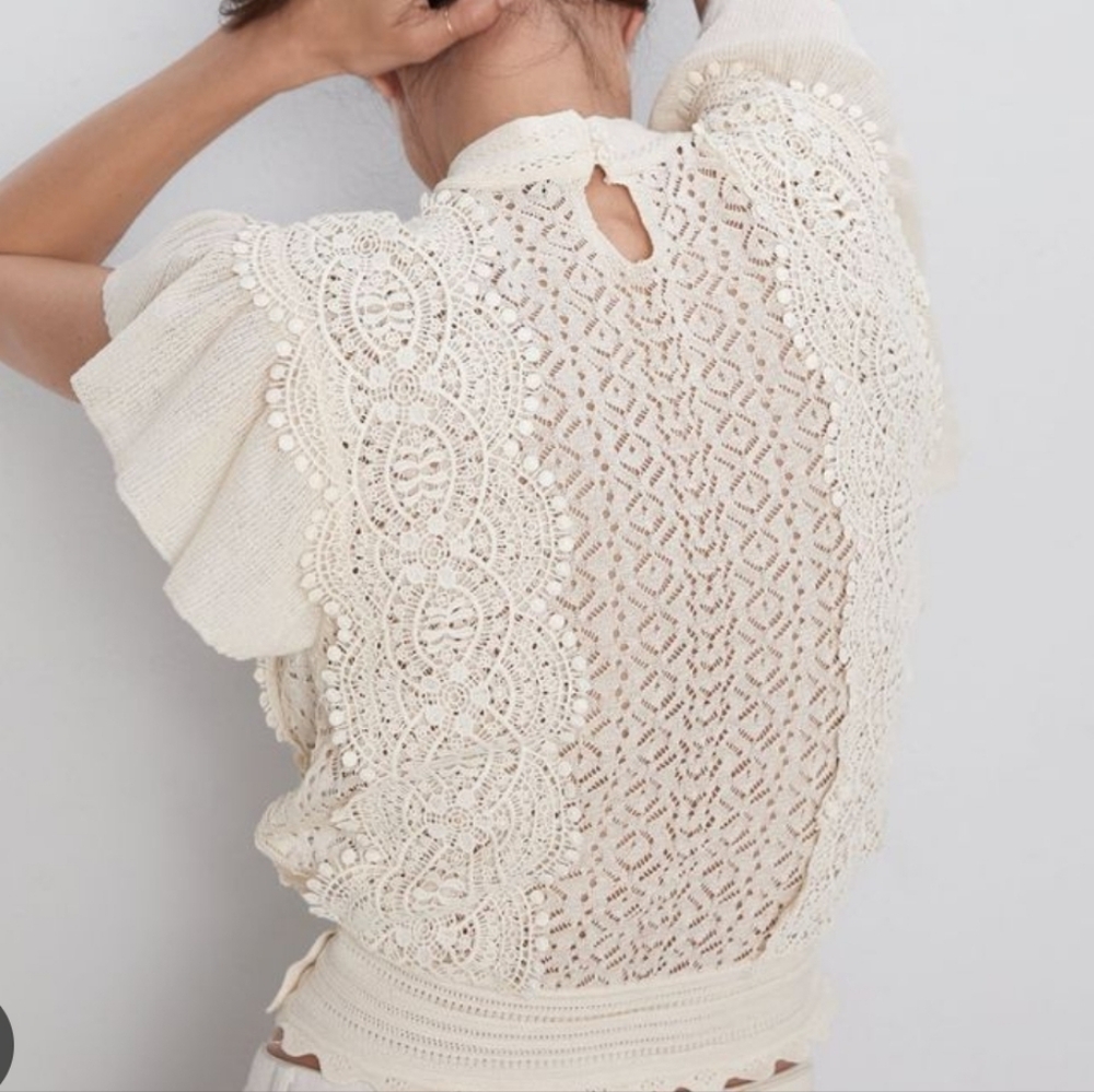 Elegant Cream Lace Blouse - Picture 2 of 12